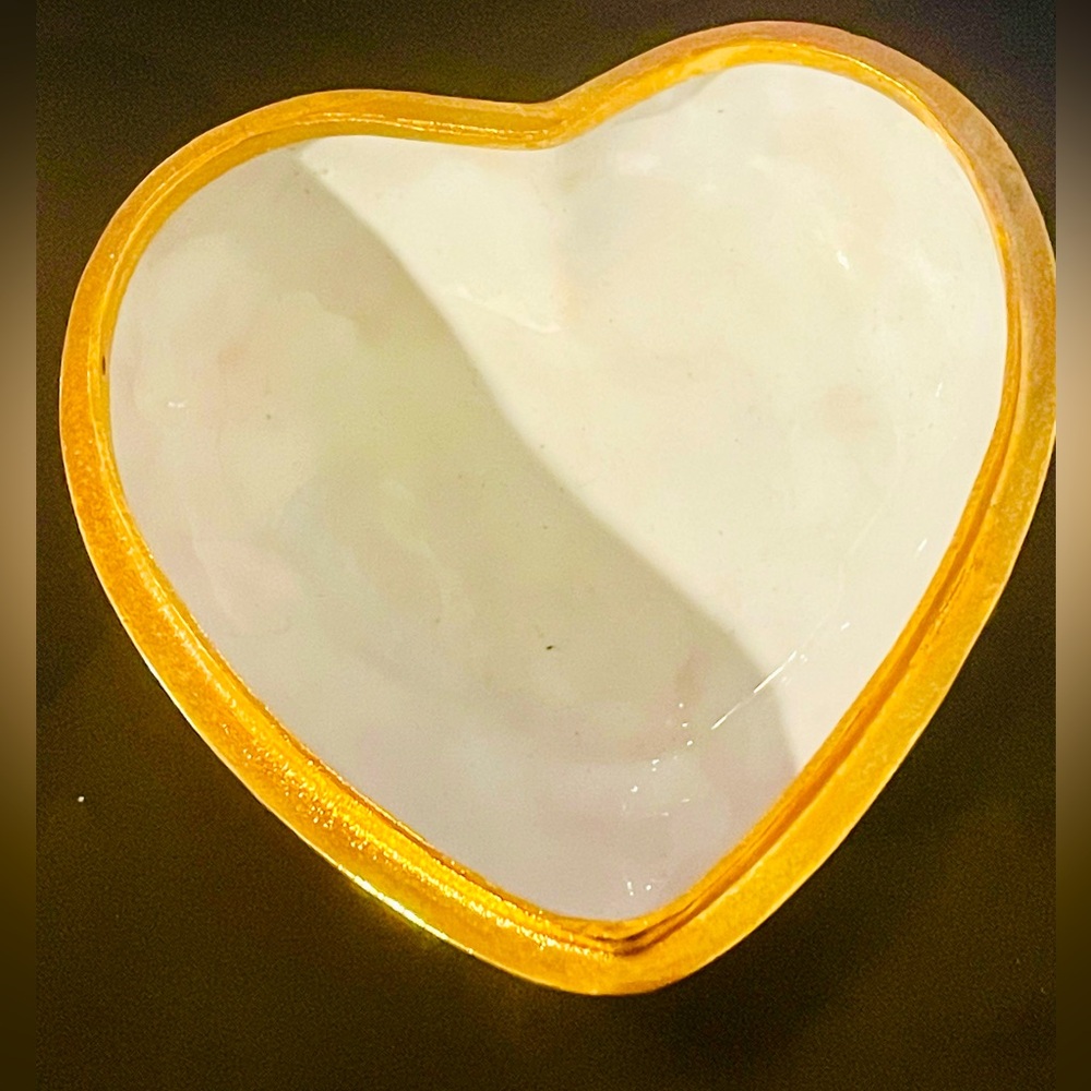 Vintage Cloisonne White and Gold Floral Heart Trinket Box - Picture 7 of 15